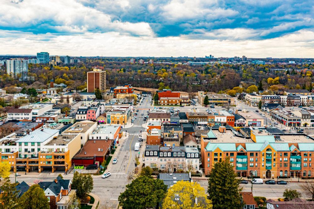 Oakville city neighbourhood and amenities near Kings Valley